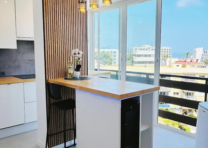Ocean Breeze Designer Holiday Apartment